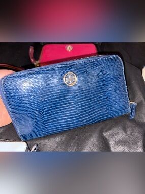 Tory Burch Royal blue textured zip around wallet beautiful condition